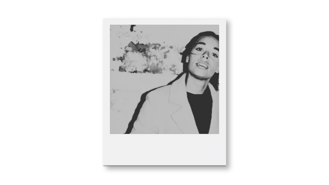 Jennifer profiel poloroid - LOUISE Agency